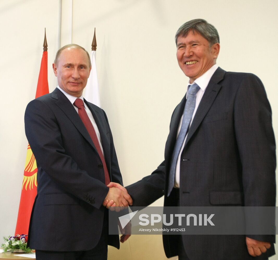 Vladimir Putin meets with Almazbek Atambayev