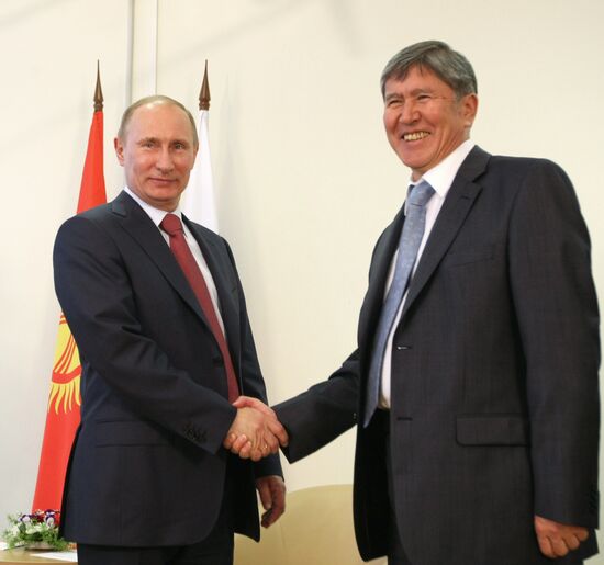 Vladimir Putin meets with Almazbek Atambayev