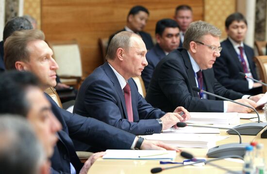 Vladimir Putin visits Minsk.