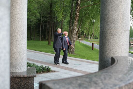 Vladimir Putin meets with Alexander Lukashenko