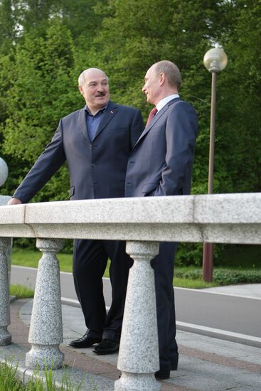 Vladimir Putin meets with Alexander Lukashenko