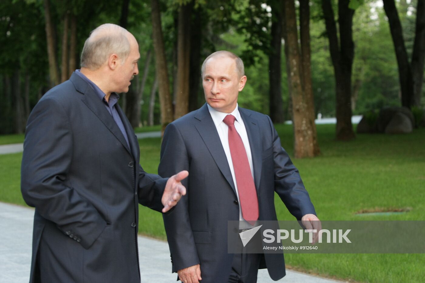 Vladimir Putin meets with Alexander Lukashenko