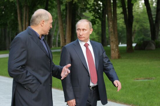 Vladimir Putin meets with Alexander Lukashenko