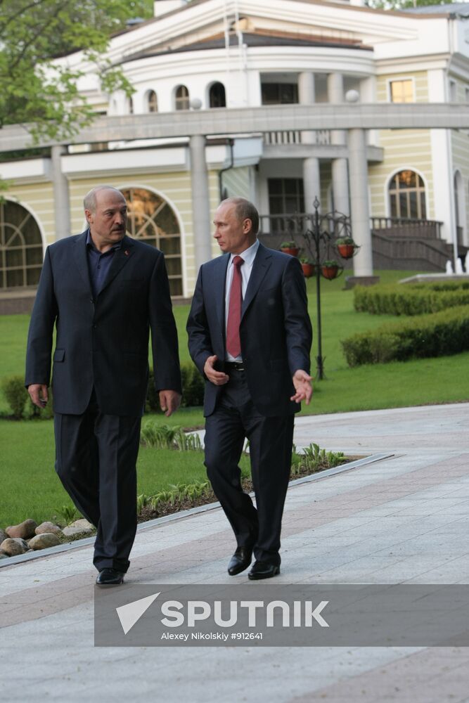 Vladimir Putin meets with Alexander Lukashenko