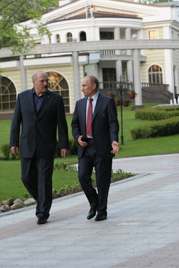 Vladimir Putin meets with Alexander Lukashenko