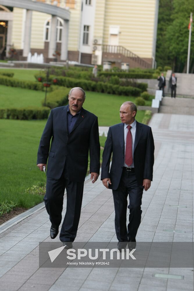 Vladimir Putin meets with Alexander Lukashenko