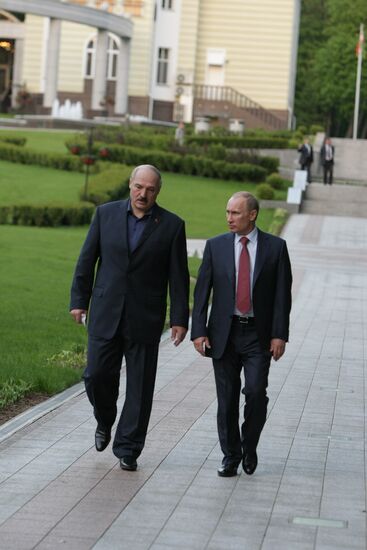 Vladimir Putin meets with Alexander Lukashenko