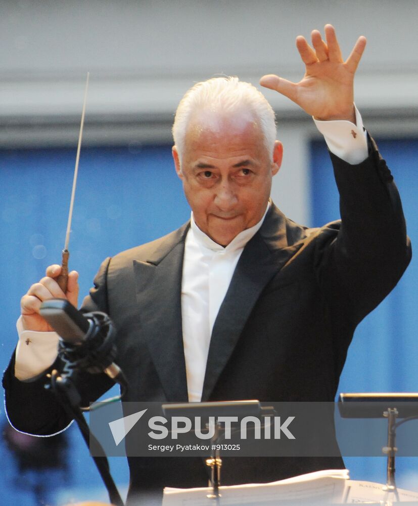 Vladimir Spivakov gives concert at Kievsky Rail station