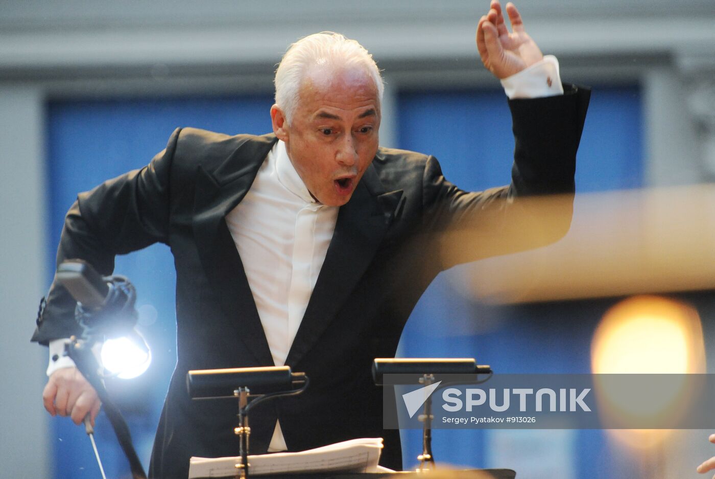 Vladimir Spivakov gives concert at Kievsky Rail station