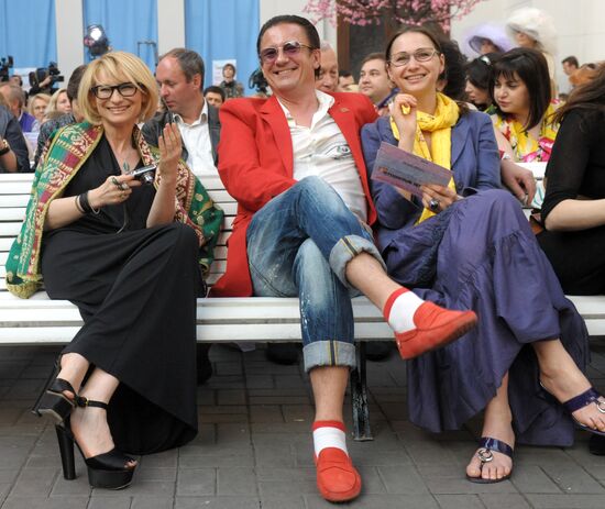 Evelina Khromchenko and Oleg Menshikov with his wife