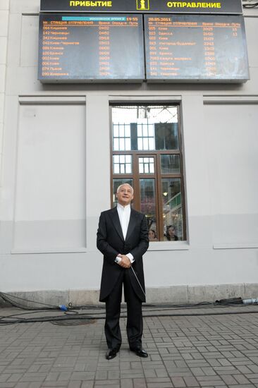 Vladimir Spivakov gives concert at Kievsky Rail station