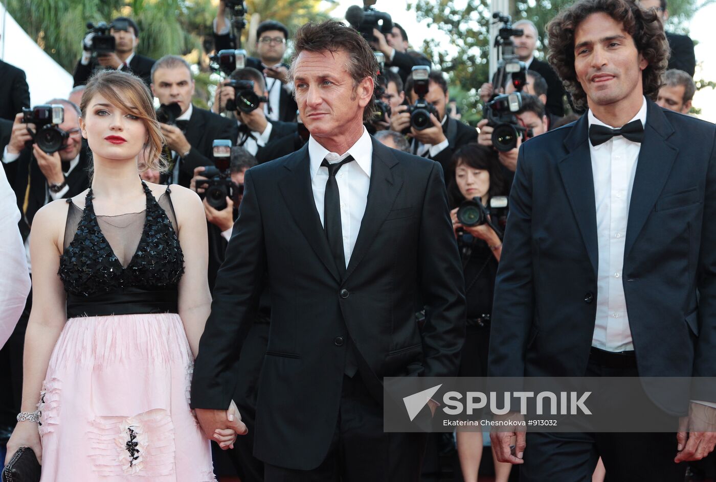 Sean Penn, Eve Hewson and Liron Levo