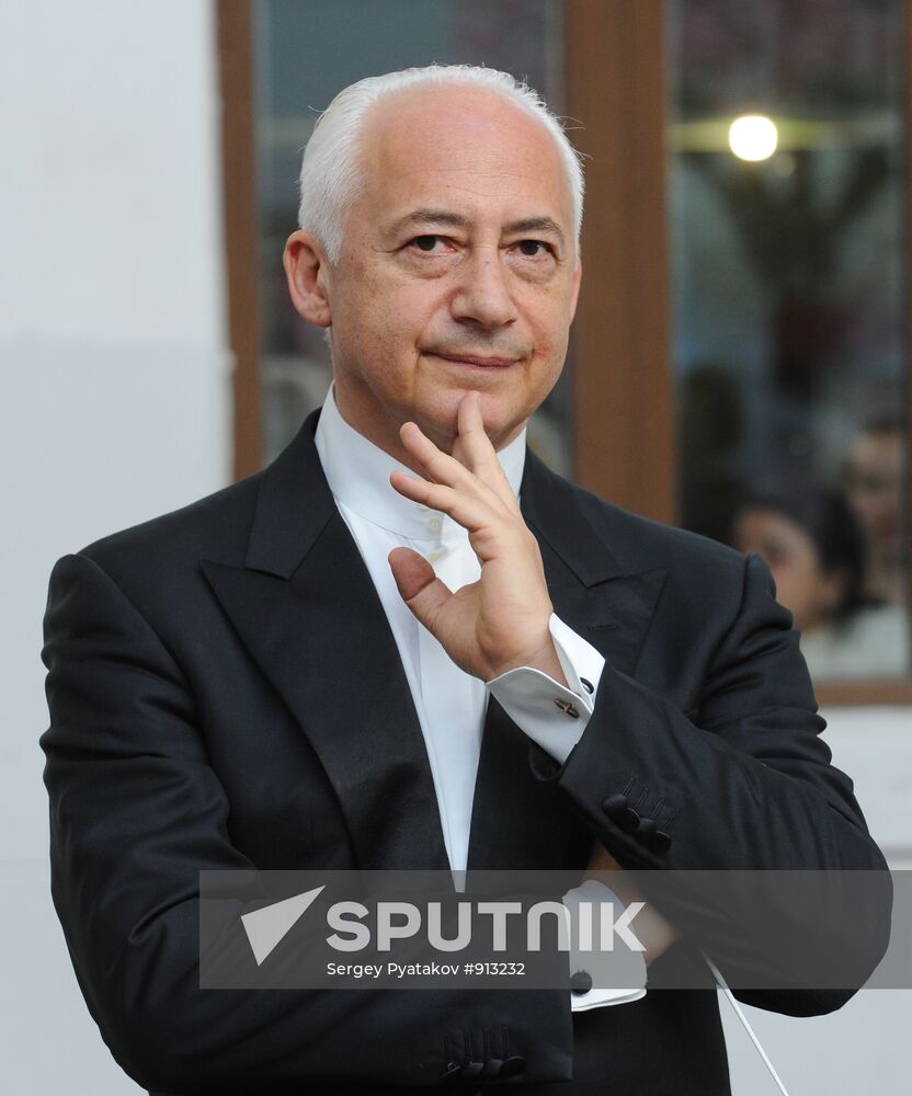 Concert of Vladimir Spivakov at Kievsky railway station