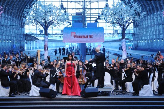 Vladimir Spivakov and Oksana Volkova
