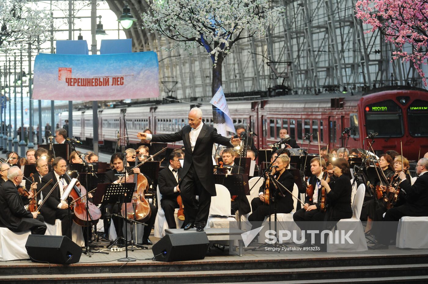 Concert of Vladimir Spivakov at Kievsky railway station