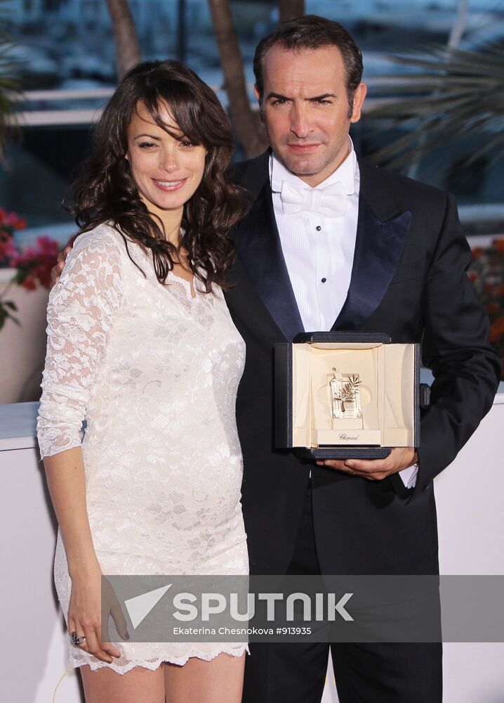 Jean Dujardin and Berenice Bezho