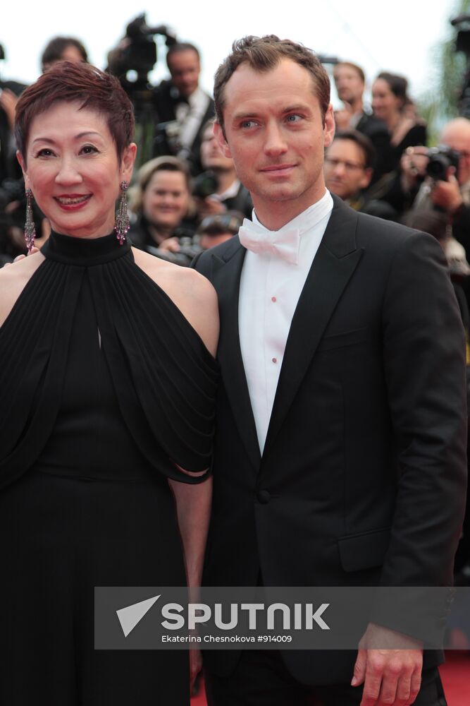 Jude Law and Nansun Shi