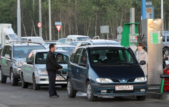 Lines at gasoline stations in Minsk