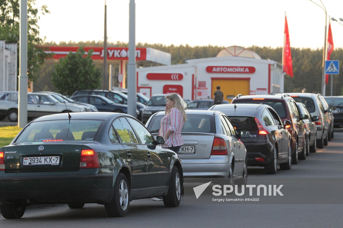Lines at gasoline stations in Minsk