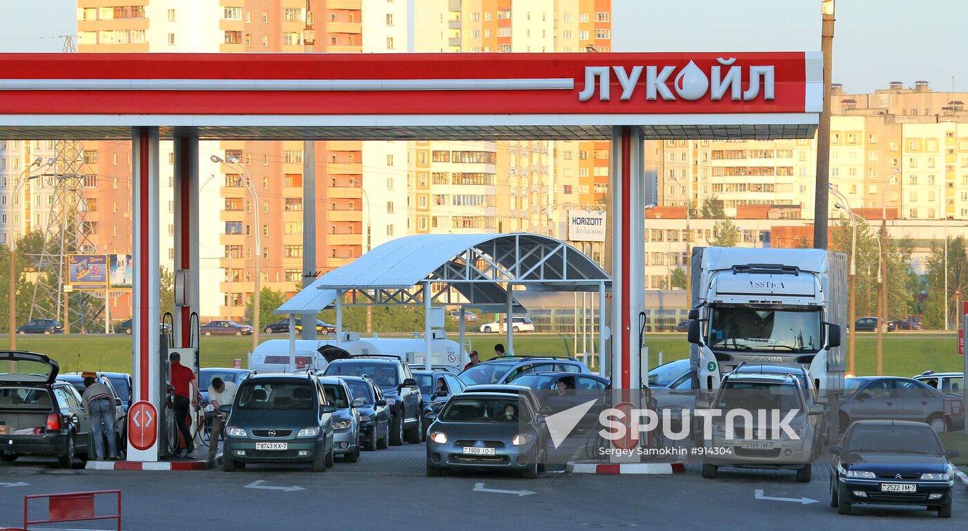 Lines at gasoline stations in Minsk