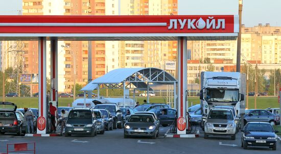 Lines at gasoline stations in Minsk