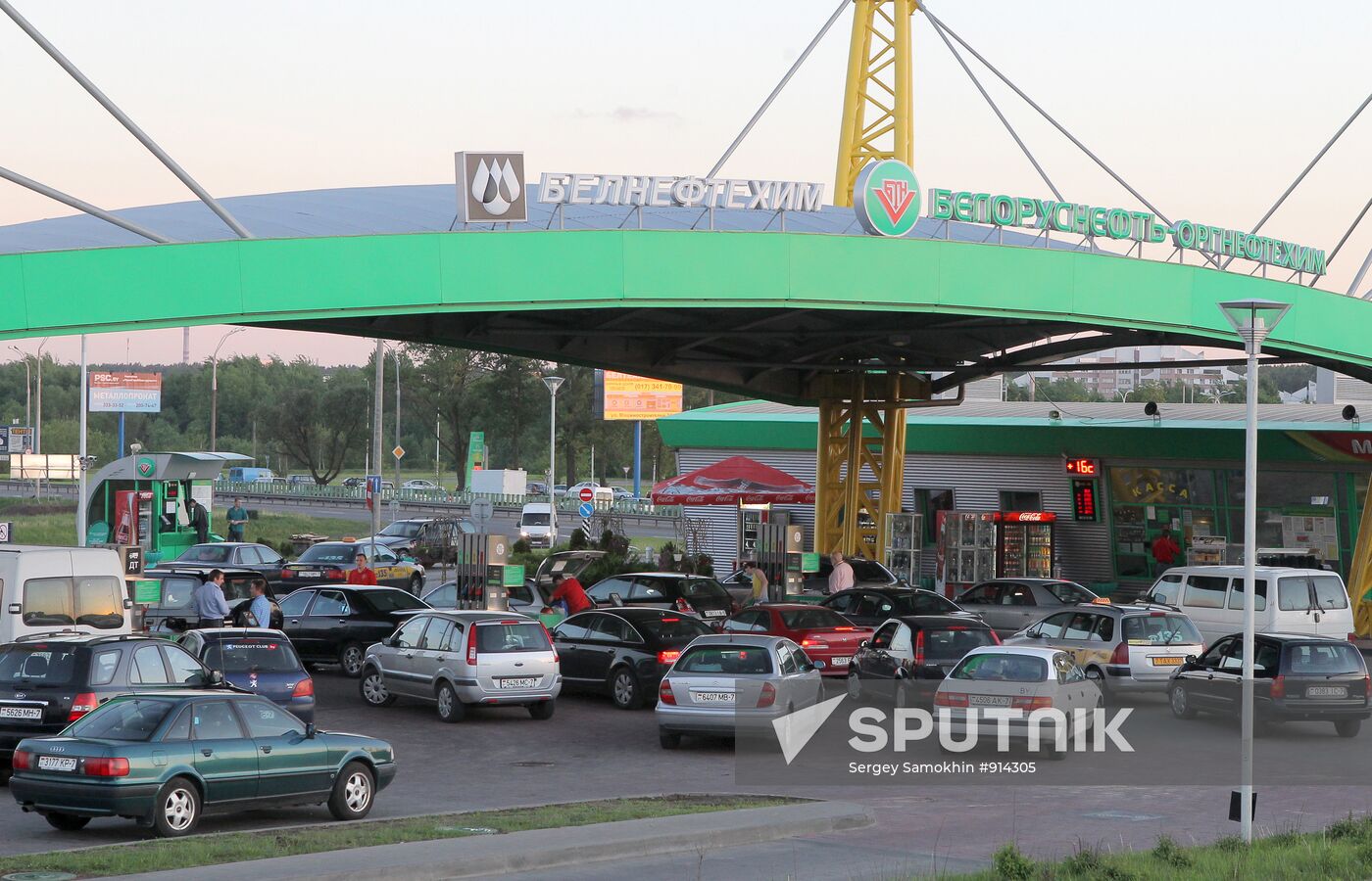 Lines at gasoline stations in Minsk