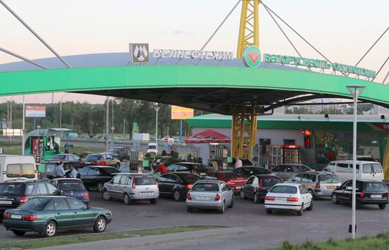 Lines at gasoline stations in Minsk