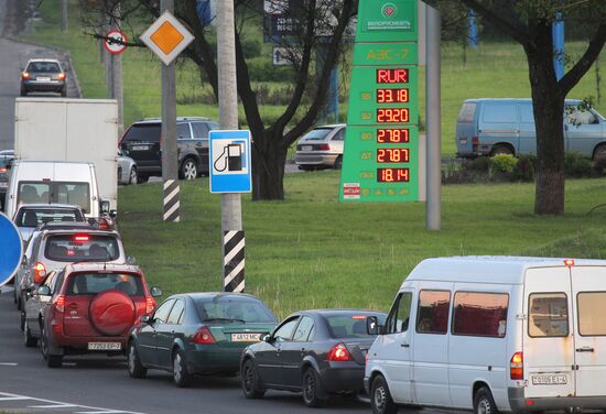 Lines at gasoline stations in Minsk
