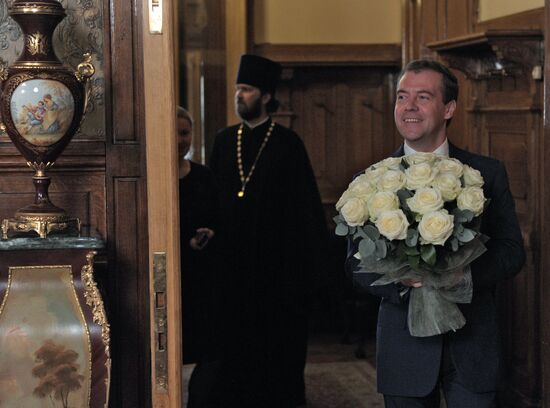 Medvedev congratulates Patriarch Kirill