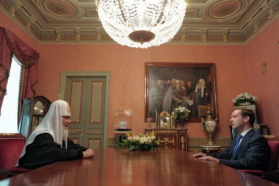 Medvedev congratulates Patriarch Kirill