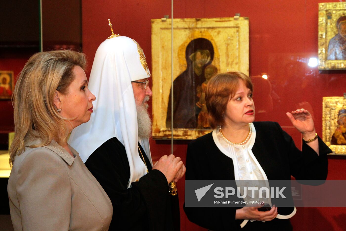Svetlana Medvedev, Patriarch Kirill at "Holy Rus" exhibition