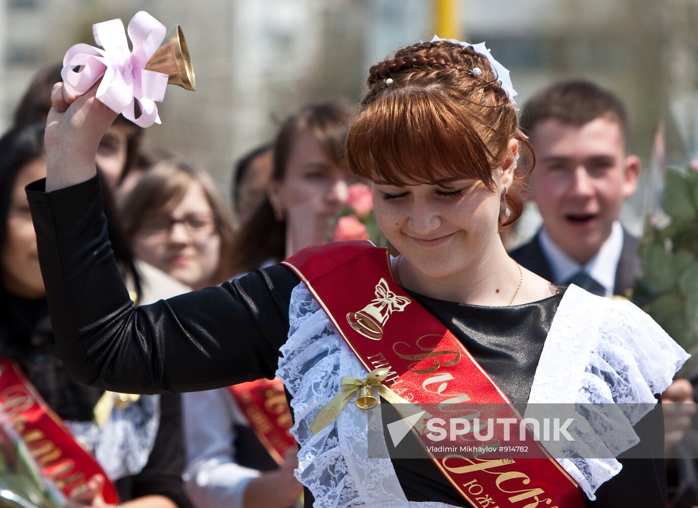 Russian schools celebrate "The Year’s Final Bell"