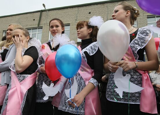 Russian schools celebrate "The Year’s Final Bell"