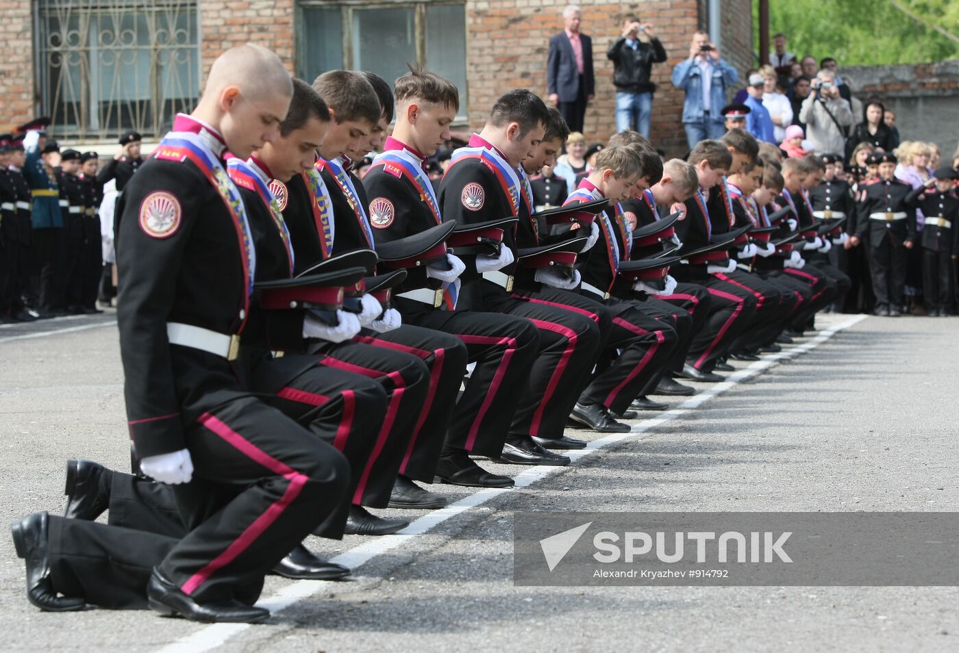 Russian schools celebrate "The Year’s Final Bell"
