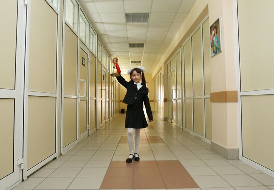 Russian schools celebrate "The Year’s Final Bell"
