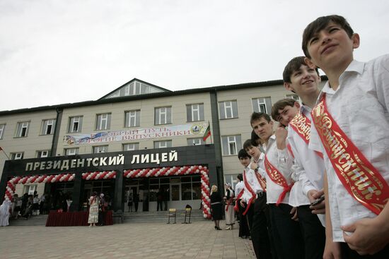 Russian schools celebrate "The Year’s Final Bell"