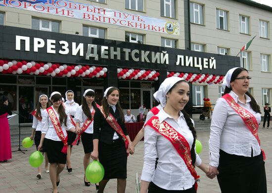 Russian schools celebrate "The Year’s Final Bell"