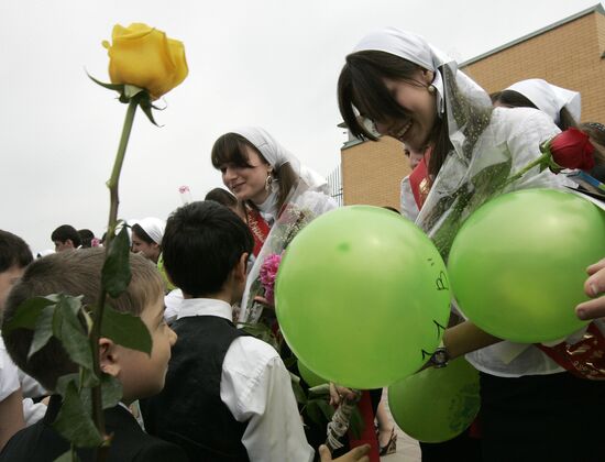 Russian schools celebrate "The Year’s Final Bell"