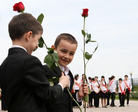 Russian schools celebrate "The Year’s Final Bell"