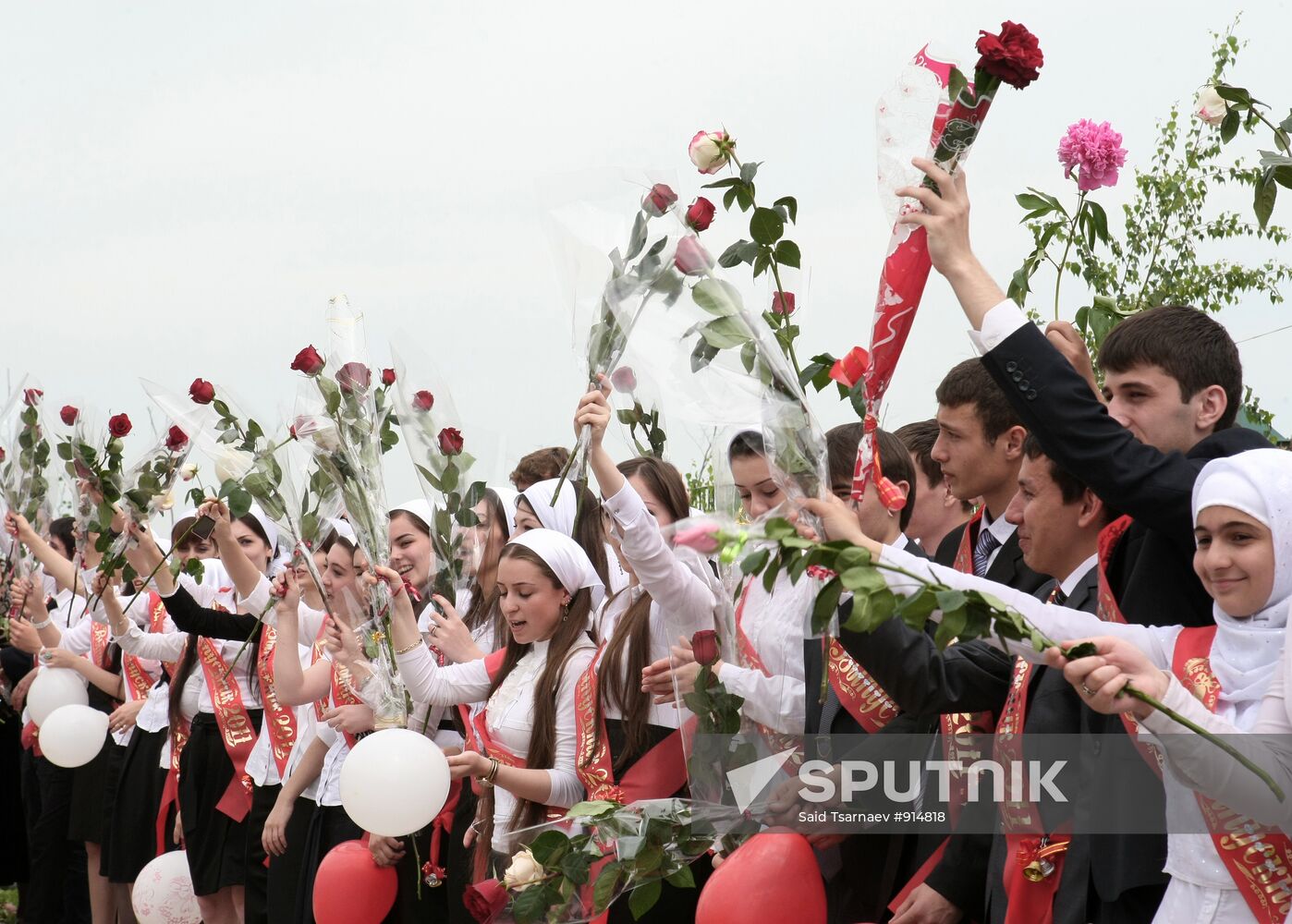 Russian schools celebrate "The Year’s Final Bell"