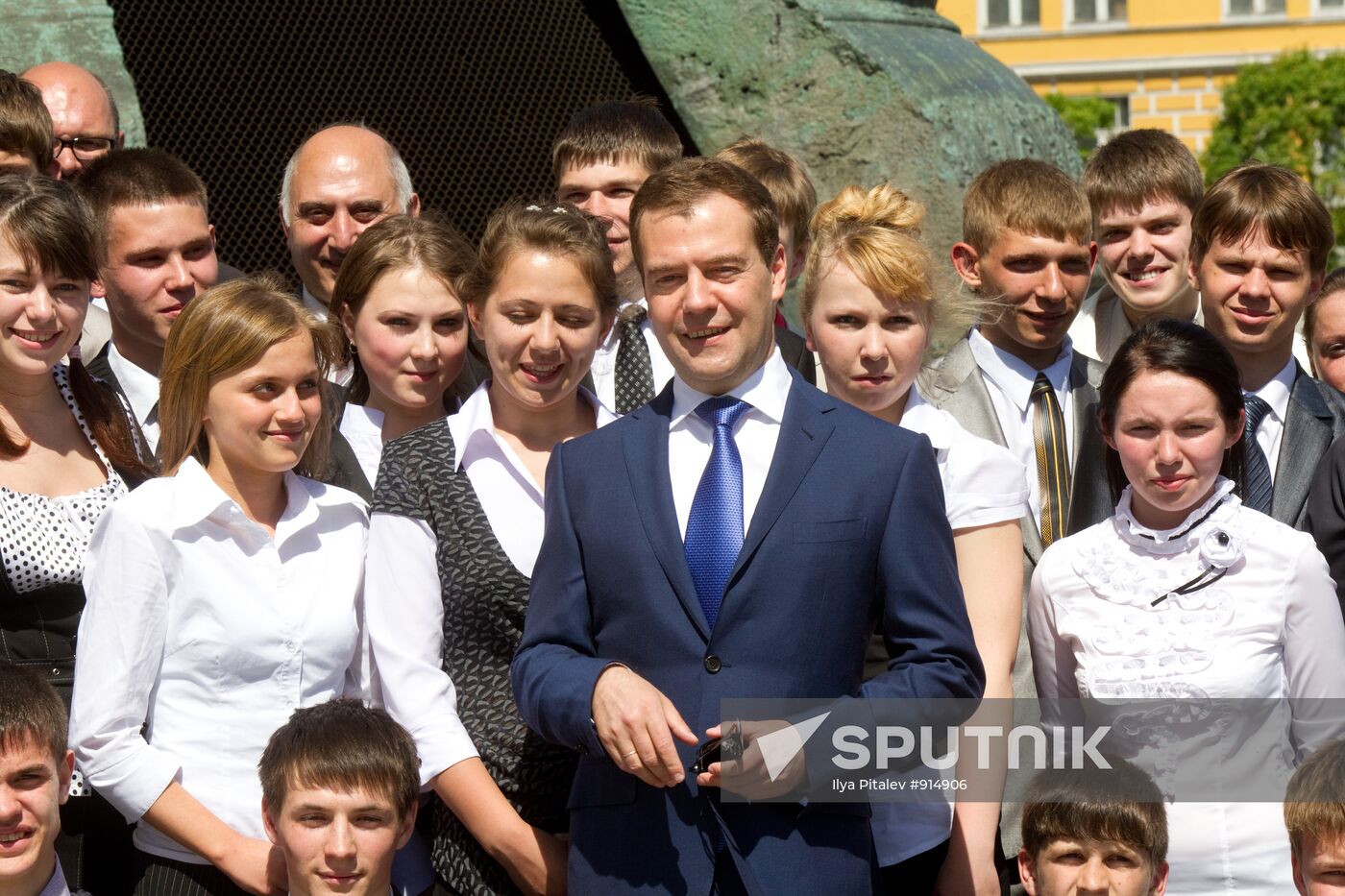 Dmitry Medvedev meets with orphanage graduates