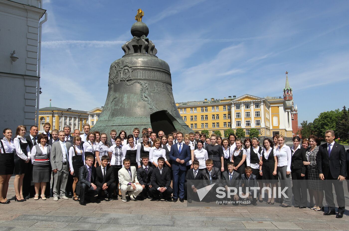 Dmitry Medvedev meets with orphanage graduates