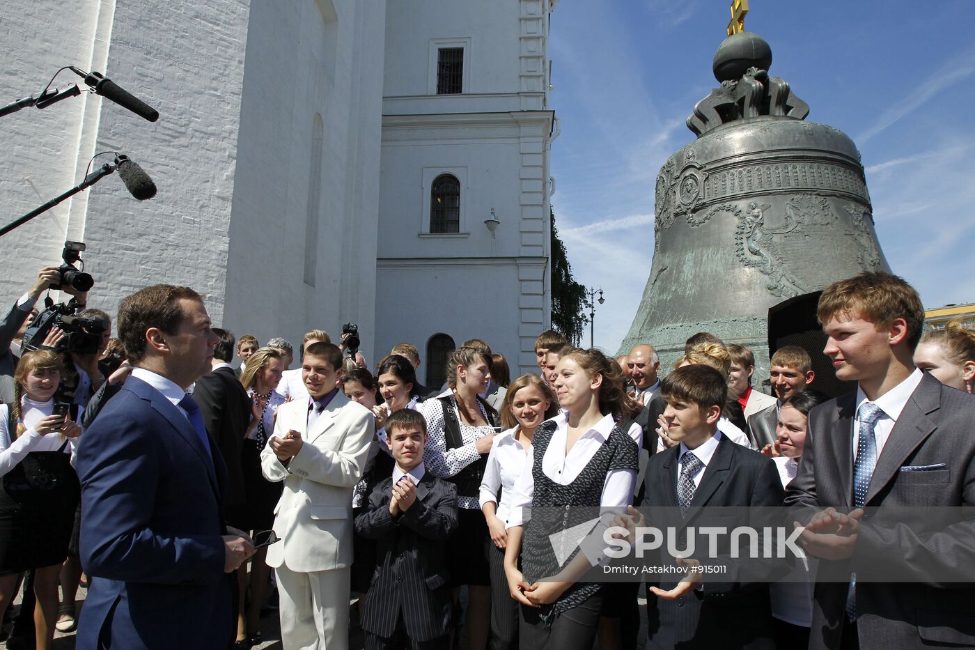 Dmitry Medvedev meets with orphanage graduates at Moscow Kremlin