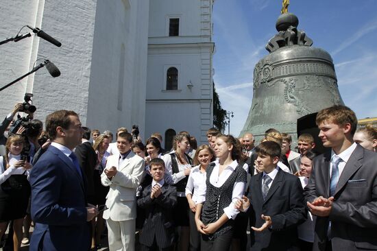 Dmitry Medvedev meets with orphanage graduates at Moscow Kremlin