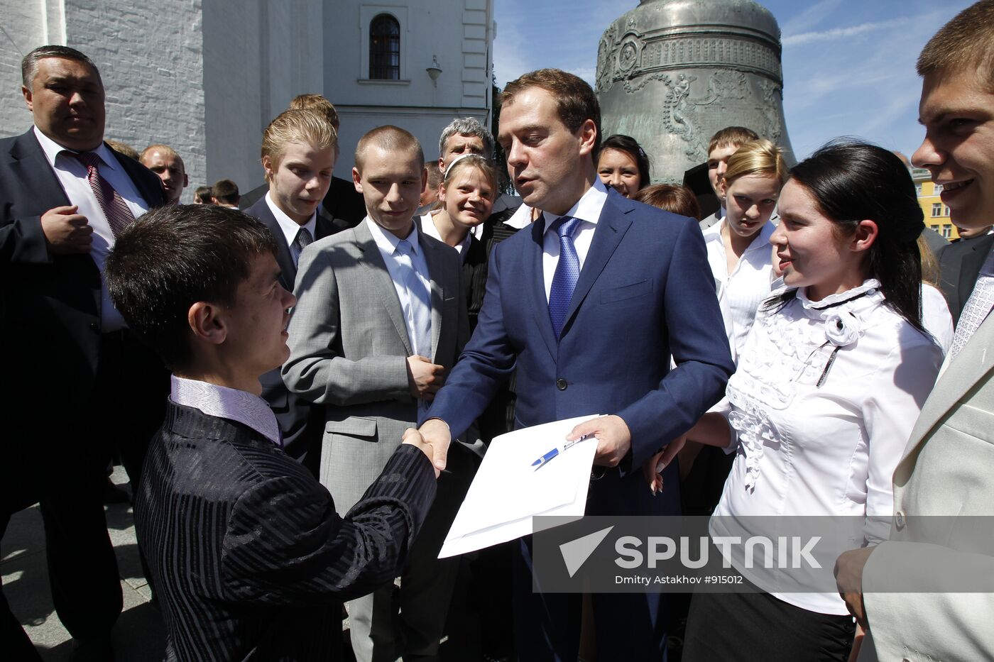 Dmitry Medvedev meets with orphanage graduates at Moscow Kremlin