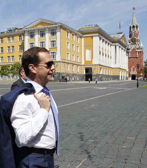 Dmitry Medvedev meets with orphanage graduates at Moscow Kremlin