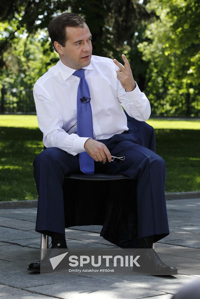 Dmitry Medvedev meets with orphanage graduates at Moscow Kremlin