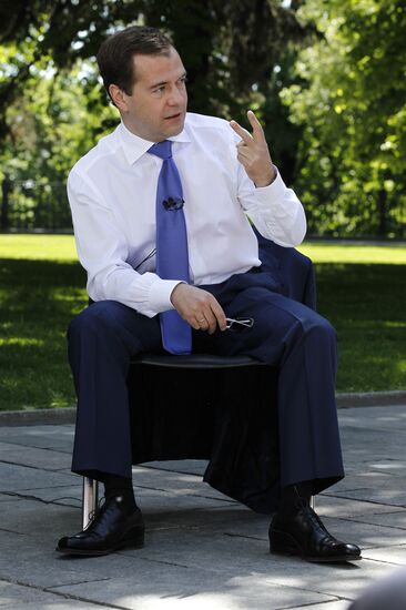 Dmitry Medvedev meets with orphanage graduates at Moscow Kremlin