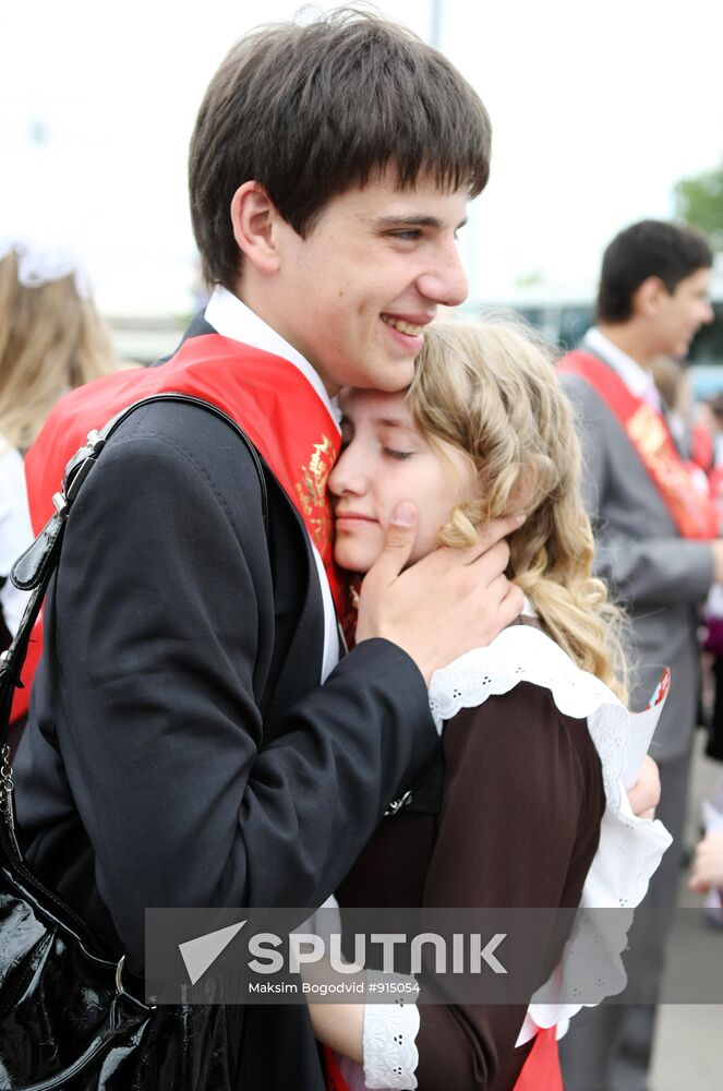 Russia's schools celebrate Farewell Bell
