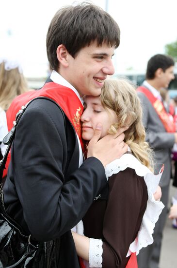 Russia's schools celebrate Farewell Bell